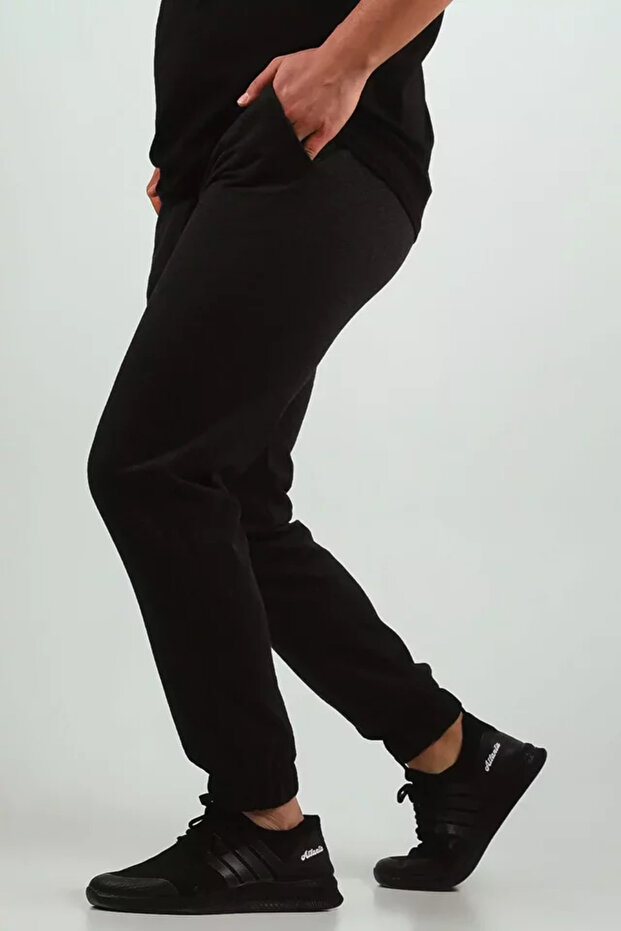 Men's Sweatpants with Elastic Waist and Cuffs and Cargo Pockets