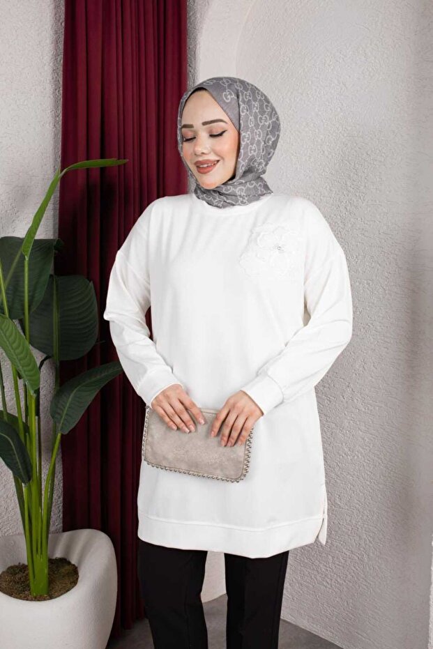 Çiçek Detaylı Sweatshirt