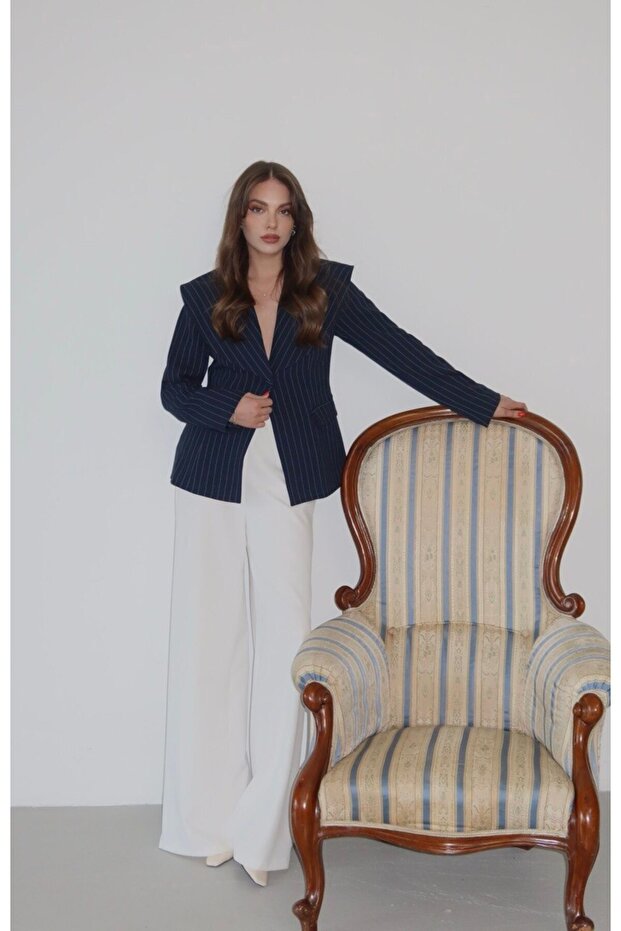 Women's Striped Wide Collar Padded Oversize Blazer Jacket
