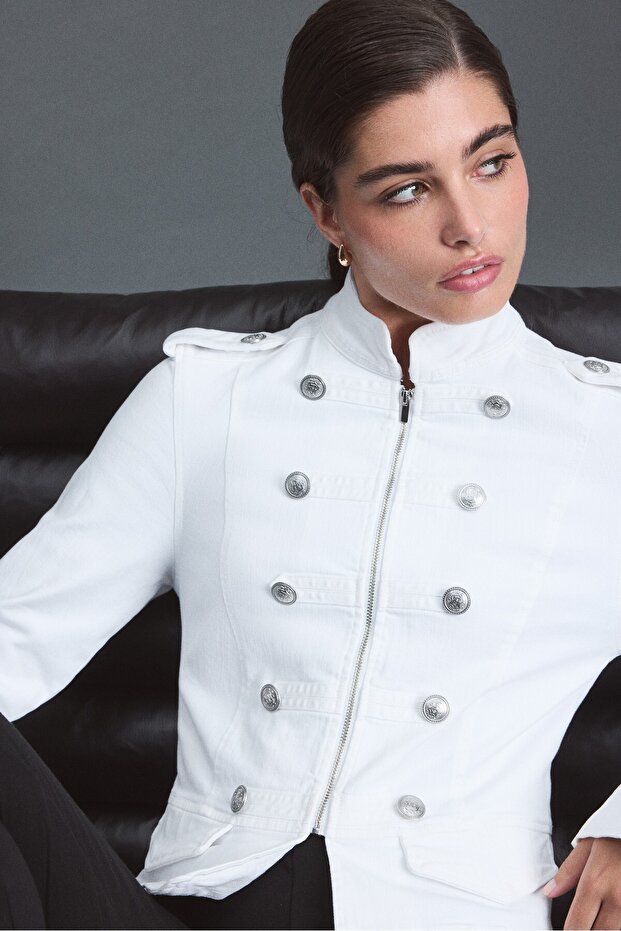Buttoned denim jacket