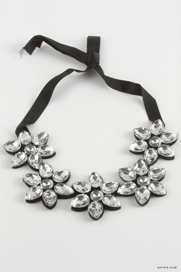 Spt-Gld Flower Stone Collar Necklace (231109) Silver Color