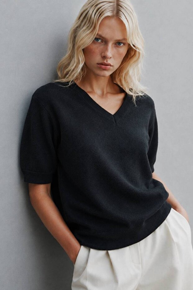 Women's V-Neck Short Sleeve Textured Blouse 52115171