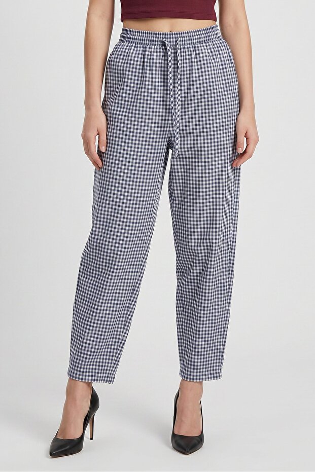 Women Regular Fit Gingham Pattern Capri Pants, Multicolor