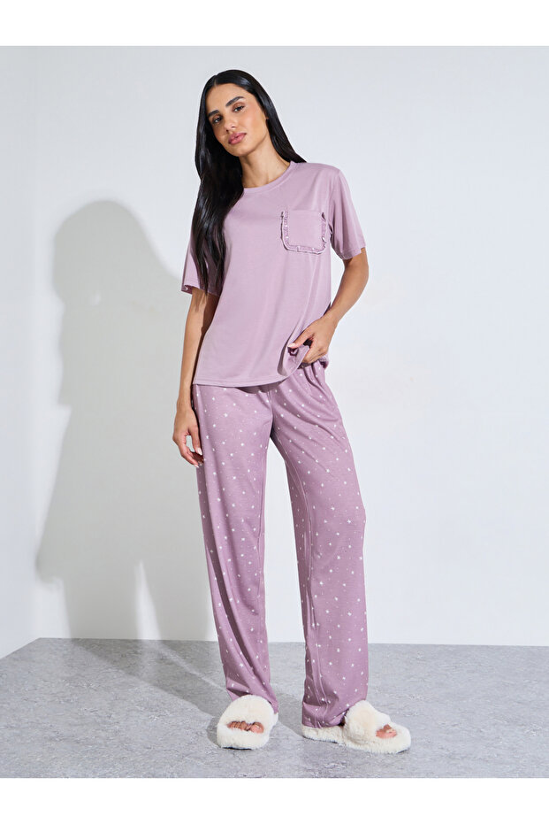 Pink Solid Pocket Detail T-Shirt and All Over Star Print Pants Pyjama Set