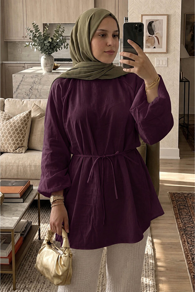 قميص منسوج بأكمام بالون وربطة عنق