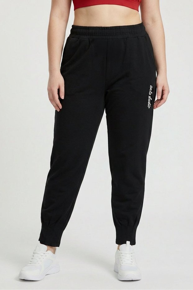 Women Tapered Fit Graphic Print Outdoor Sweatpants, Black
