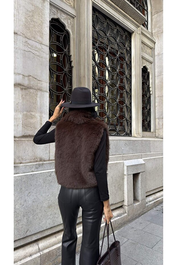 Women's Brown - Brown Imitation Fur Textured Sleeveless V-Neck Unfastened Short Vest