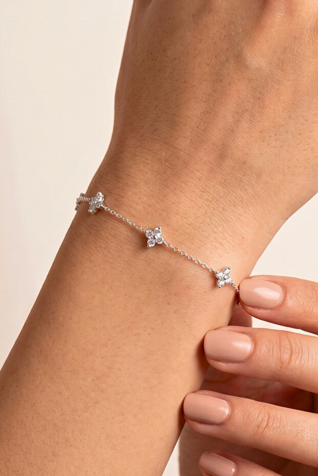 Minimal Clover Model Zircon Stone Bracelet