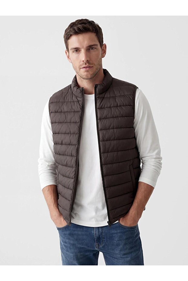 Regular Fit Stand Collar Men's Puffer Vest (W6)