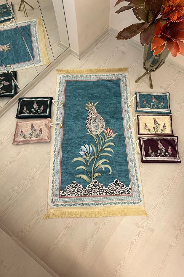 Luxury Prayer Rug with Bag, Tulip Patterned Gift Prayer Mat | Prayer Mat with Carrying Bag - Cream