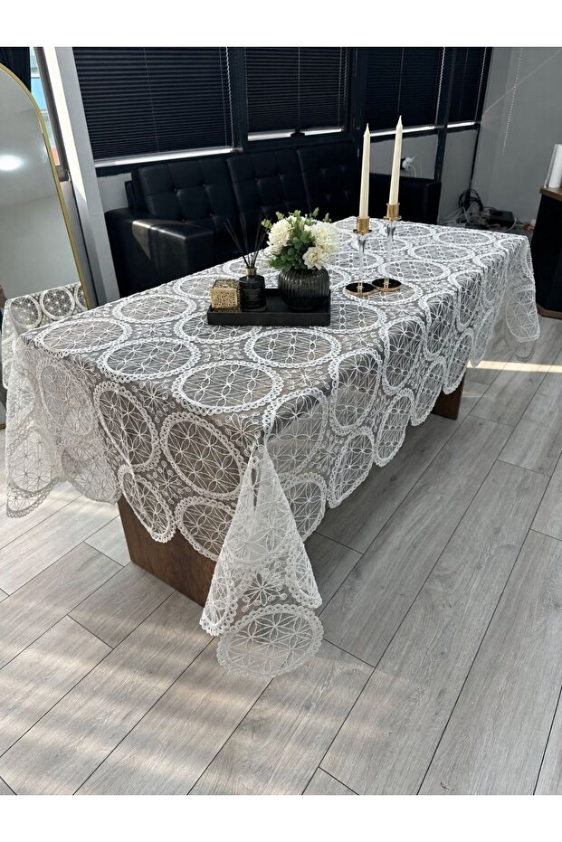 Tuba Laced Tablecloth Cream