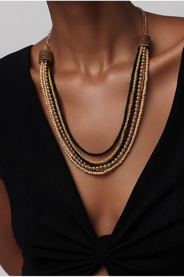 Stone detailed necklace