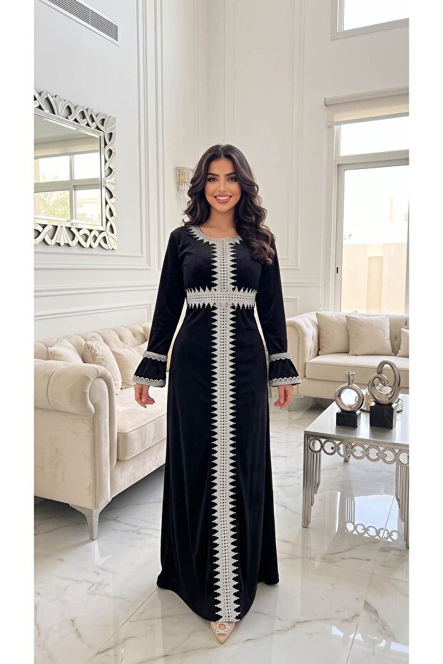 جلابية مخملية من ماركة "ماجد"