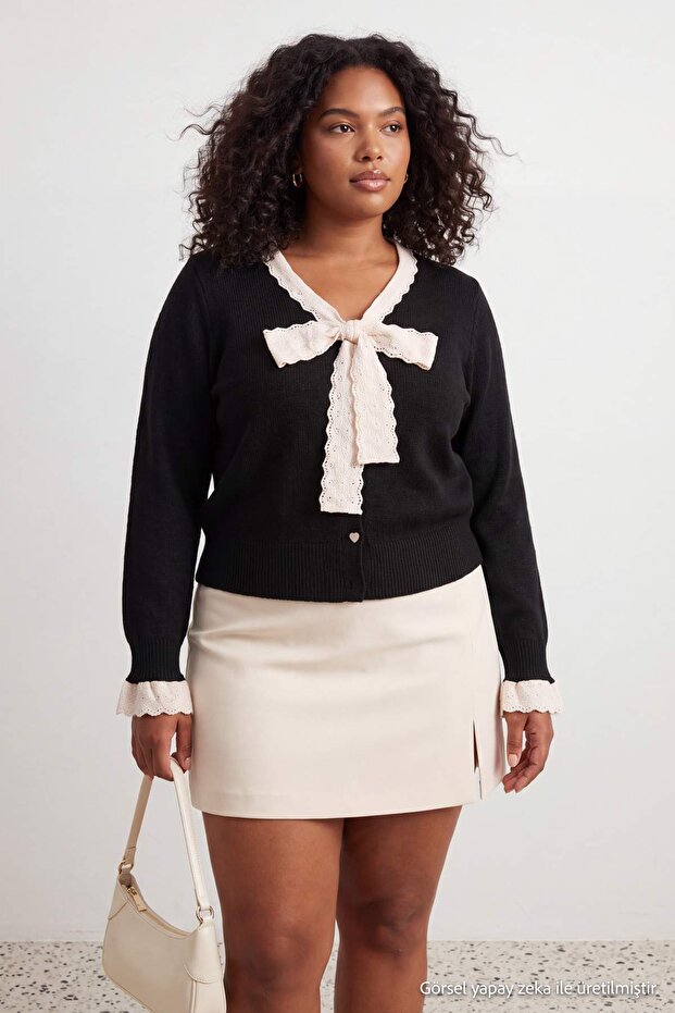 Siyah Crop Dantel Garnili Kurdele/Fiyonk Detaylı Triko Hırka TBBAW27AV00004