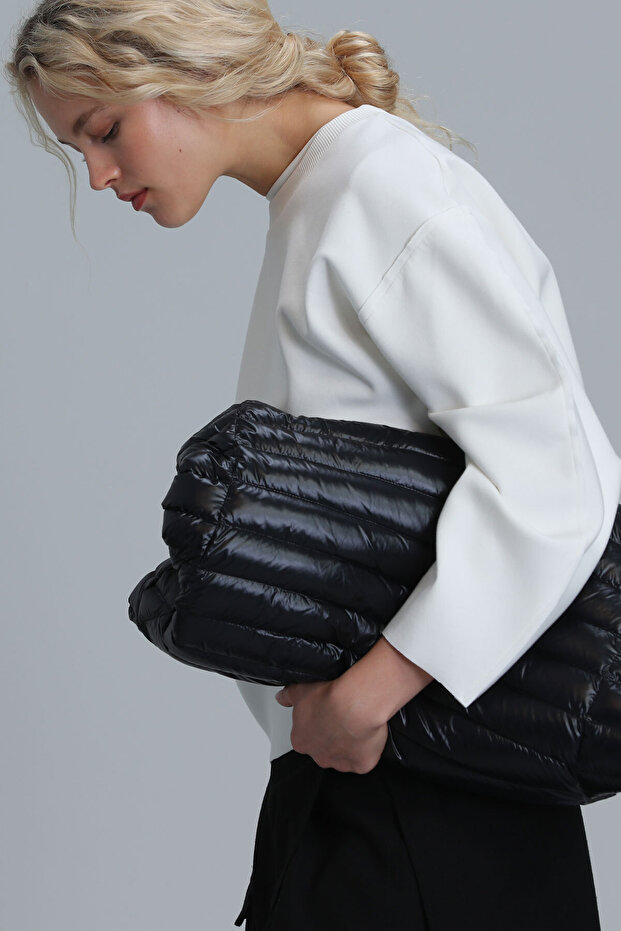 سويت شيرت نسائي محبوك من Selın باللون الأبيض الفاتح