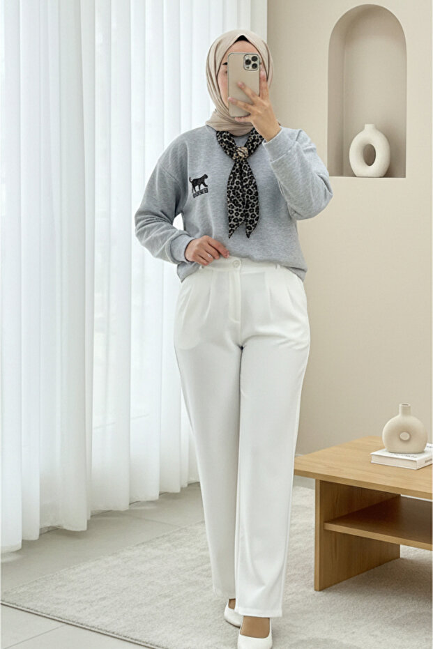 Scarf with Leopard Emblem 3 Thread Sweat - Light Gray