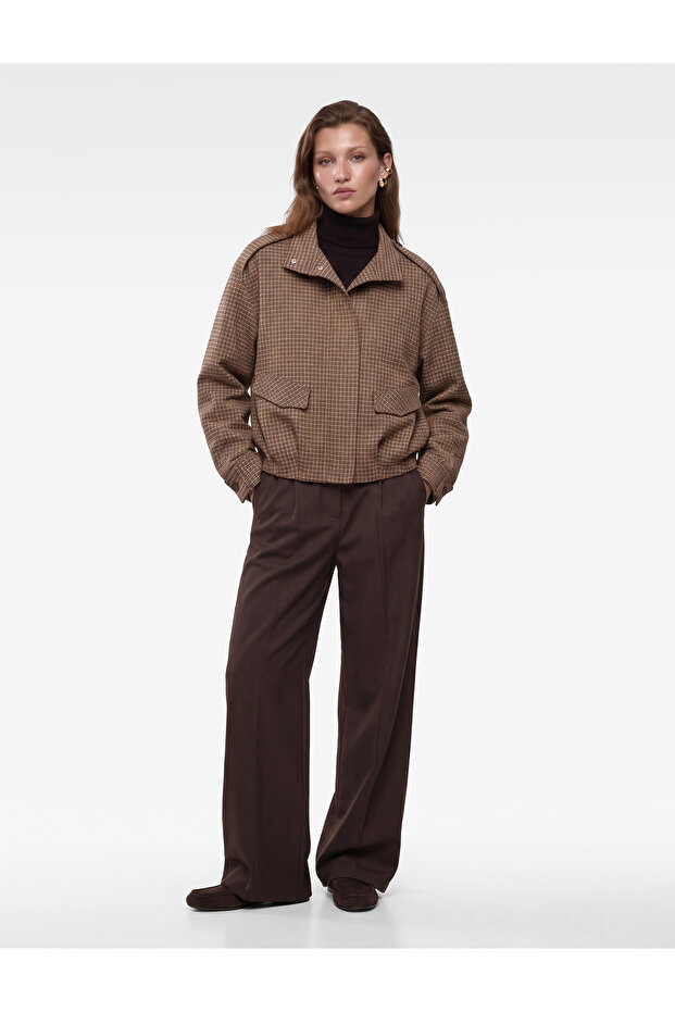 Comfortable Fit Pleated Pocketed Balloon Cut Fabric Trousers