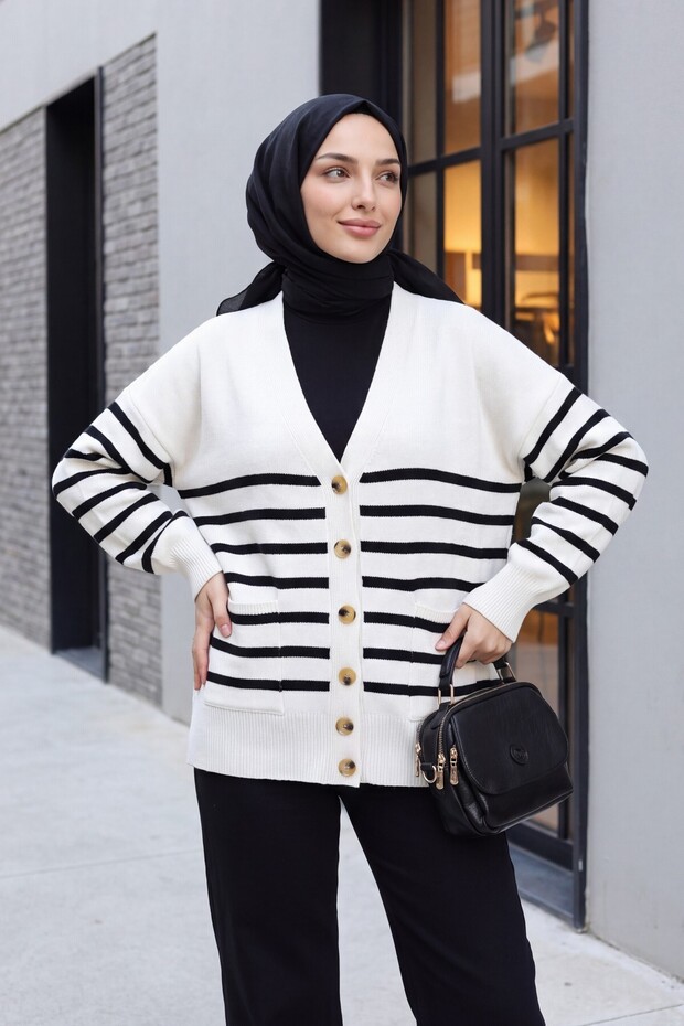 Double Pocket Striped Buttoned Cardigan