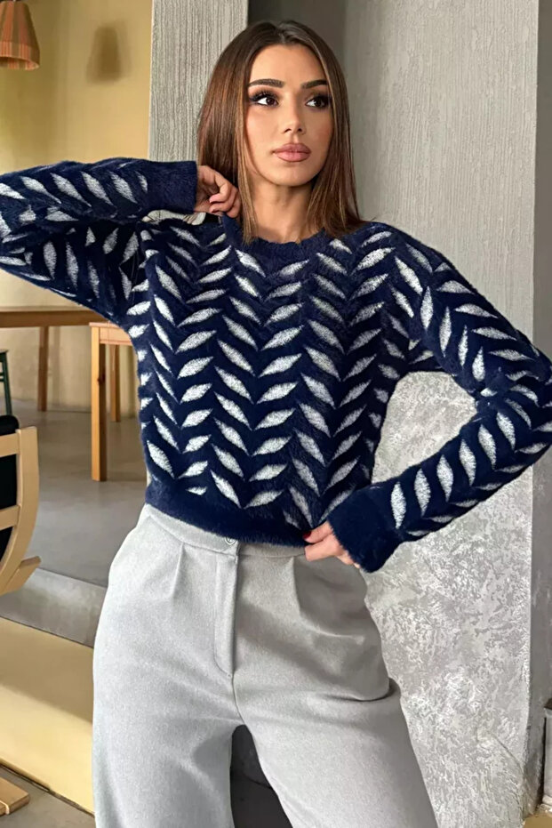 Crew Neck Patterned Soft Yarn Croptop Women's Knitwear Sweater