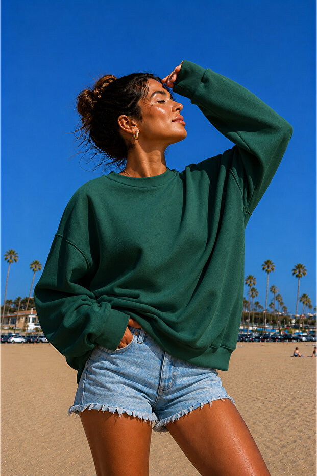 Women's Green Crew Neck Plain Unprinted Oversize Sweatshirt