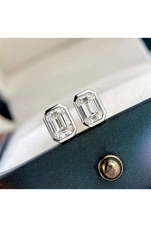 E6669 Huitan Versatile Trendy Ear Stud Lady Daily Wearable Earrings Accessories with Dazzling Zircon