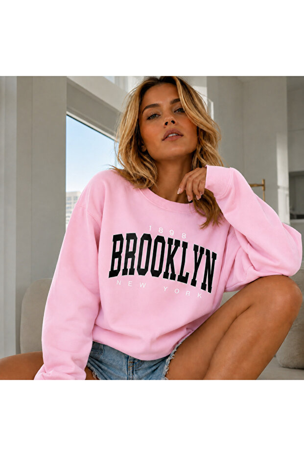 1898 Brooklyn Printed Women's 3-Thread Oversize Ribbed Crew Neck Sweatshirt