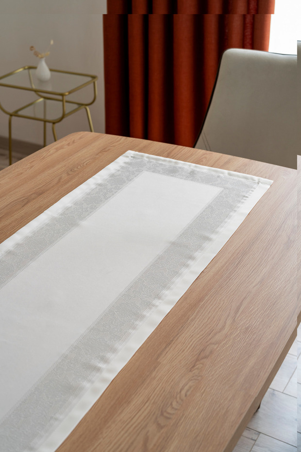 Pearl Elegance Cream Color Jacquard Seamless Fabric 100% Polyester Runner (40X160Cm)