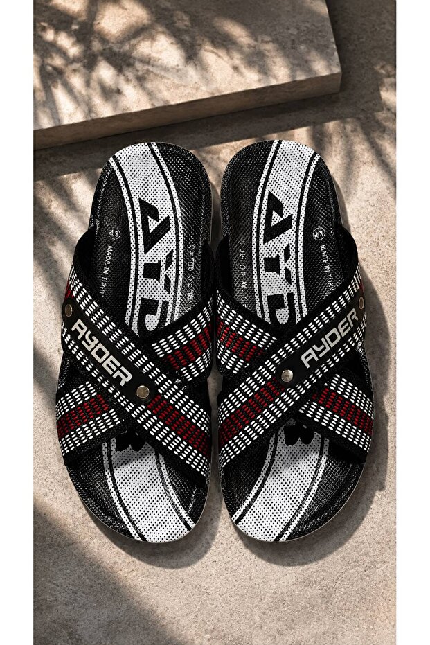 Cross-Pattern Slippers Resistant to Tearing and Ripping