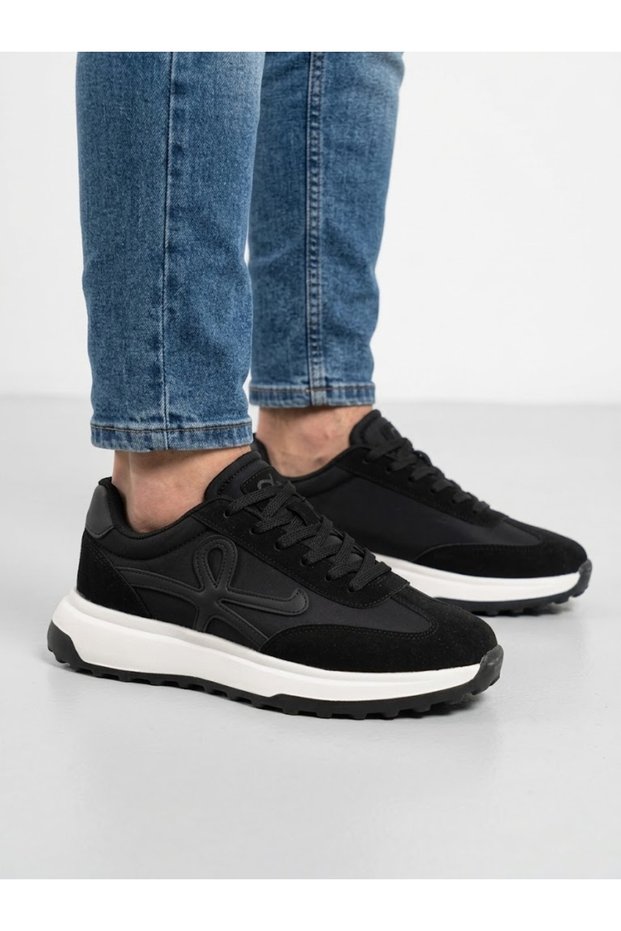 Men's comfortable lightweight sneaker with memory foam insole and orthopedic footbed - new season