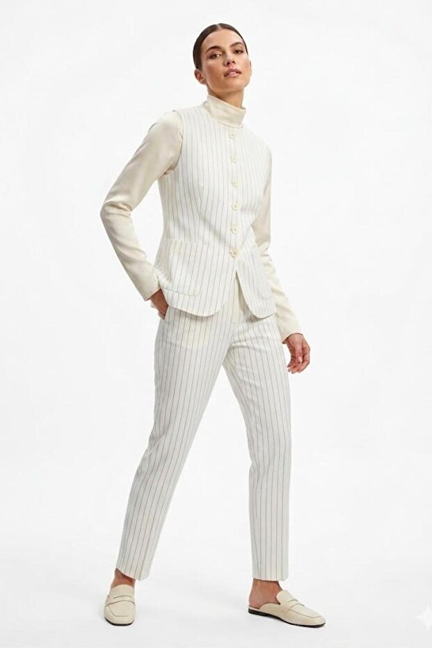 Women's Stripe Pattern Zero Sleeve Buttoned Vest Ecru