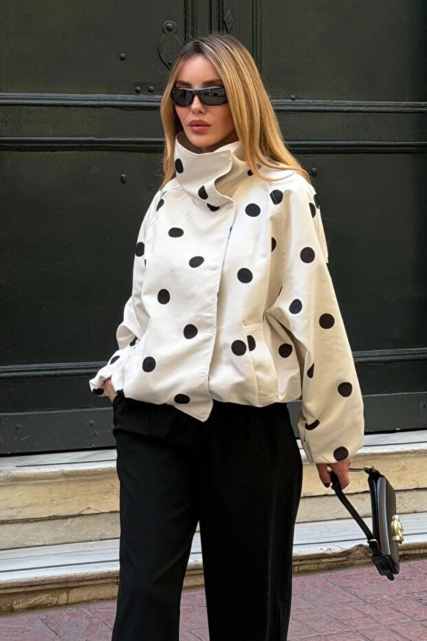 Women's Polka Dot Standing Collar Snap-Fastened Coat White