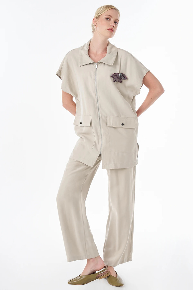 Brooch Detailed Rayon Suit Beige