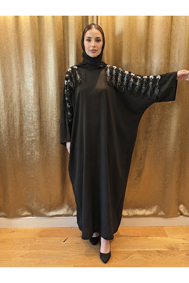 Shoulder Accessories Detail, Ferace Dress That Can Be Weared in Sizes 44-58.