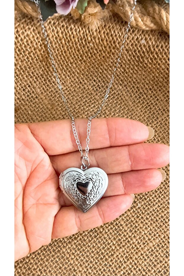 Opening inside memory necklace with lid picture can be placed couple necklace