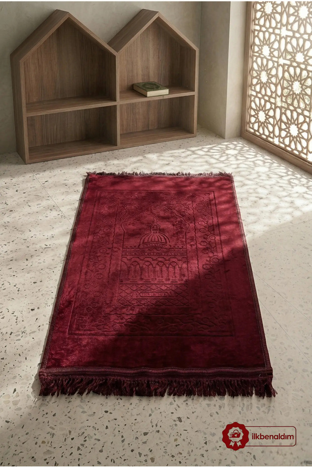Plush Prayer Mat Non-Slip Base Ultra Soft Velvet Textured Luxury Prayer Mat | Red