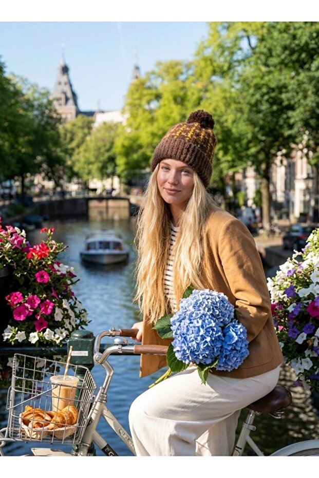 Velora ™ Soft Textured Knitted Beanie with Pompom 2844