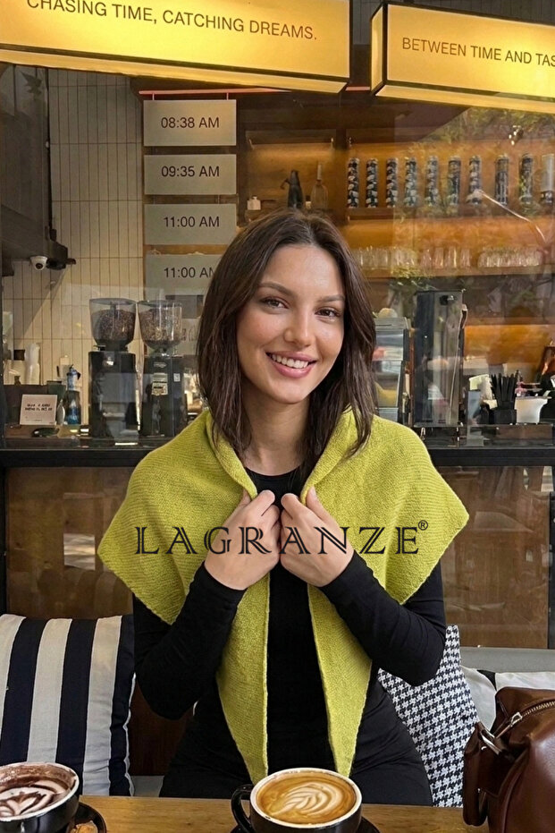 Modern Cut Triangle Women's Shoulder Scarf