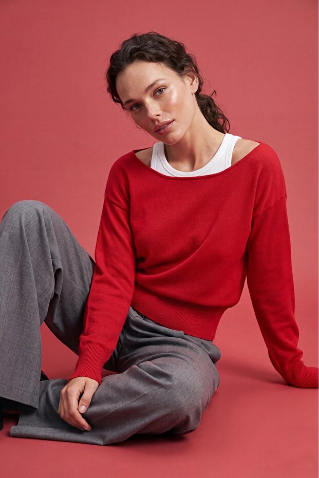 Soft-Touch Asymmetrical Cut Boat Neck Knitwear Sweater&Blouse