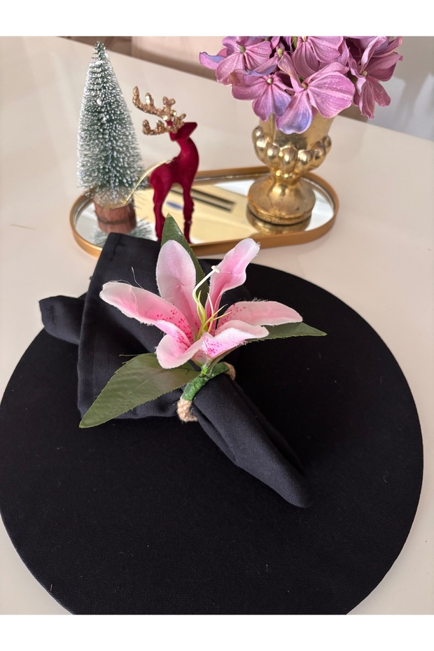 4-Piece Pink Lily Napkin Ring Buckle Ring Napkin Holder Christmas Tableware Presentation