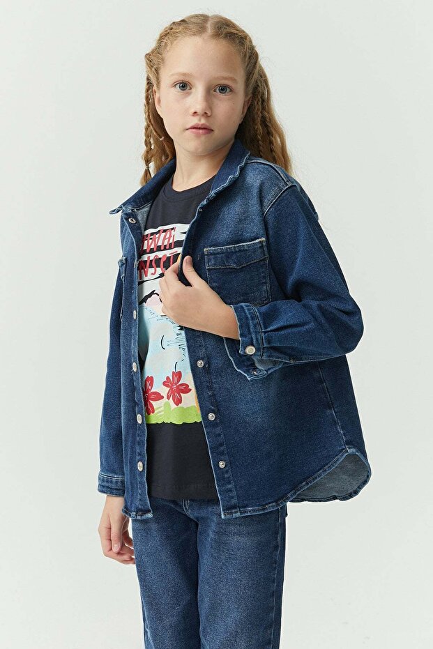 Girl's pocketed denim jacket
