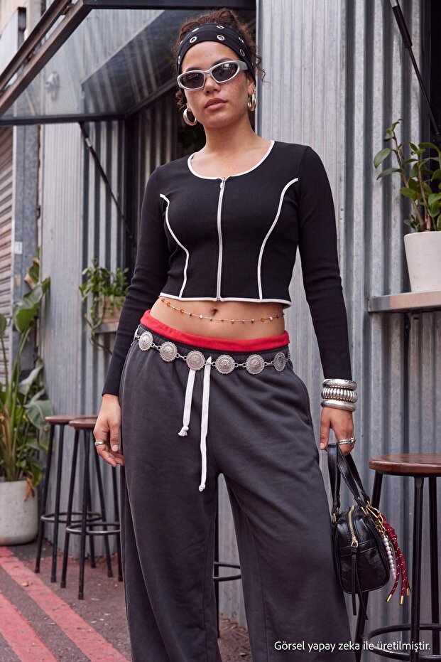 Teen Siyah Kontrast Biye Detaylı Fitted/Vücuda Oturan Fermuarlı Yaka Esnek Örme Bluz TBBAW26AF00041