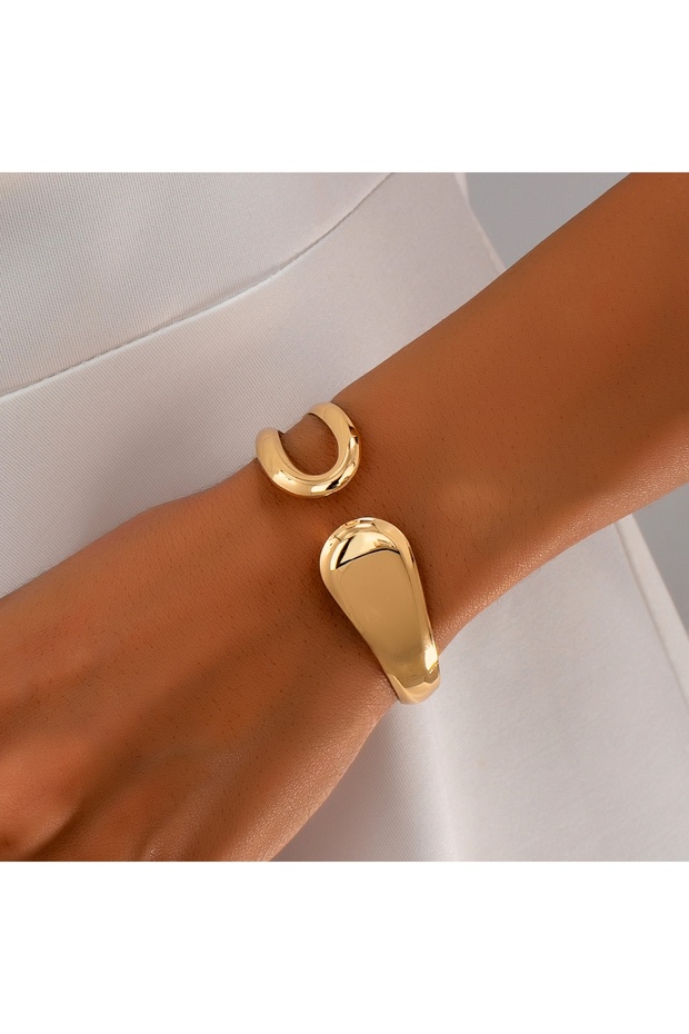 Gold-color A Fashionable Women's Open Bracelet with a Stylish and Versatile Hollow Geometric Design,
