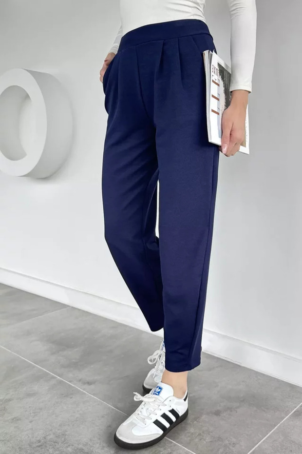 Women's Pocketed Carrot Pants