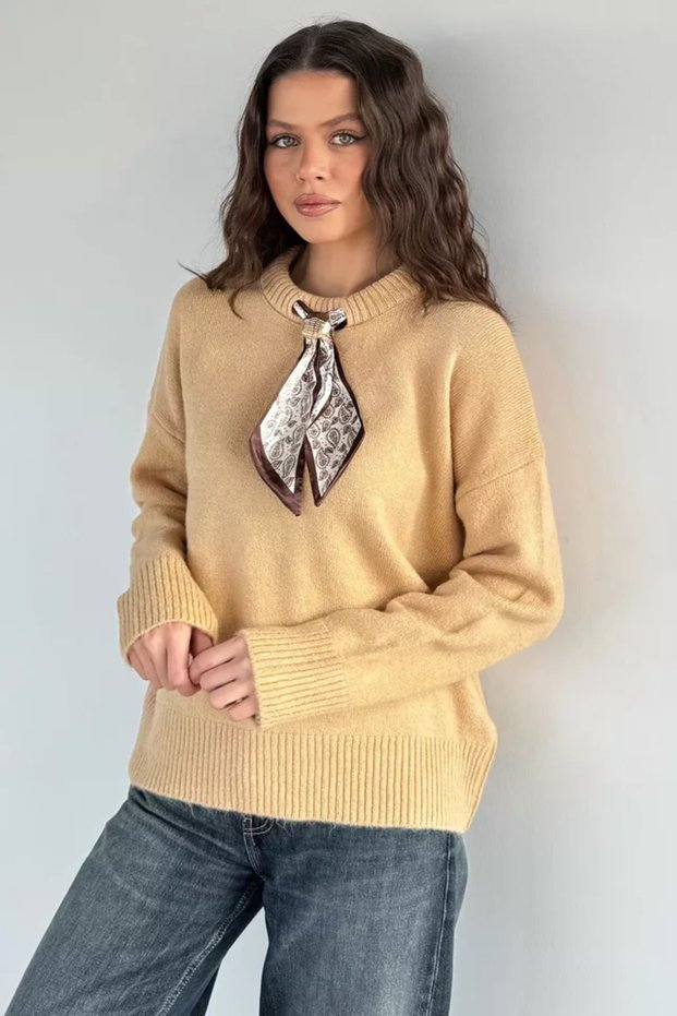 Gülseli Women's Crew Neck Knitwear Sweater with Scarf Accessory