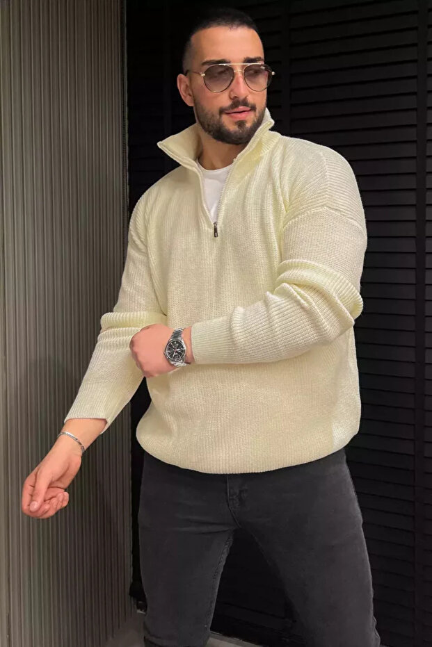 Men's Collared Zippered Knit Sweater