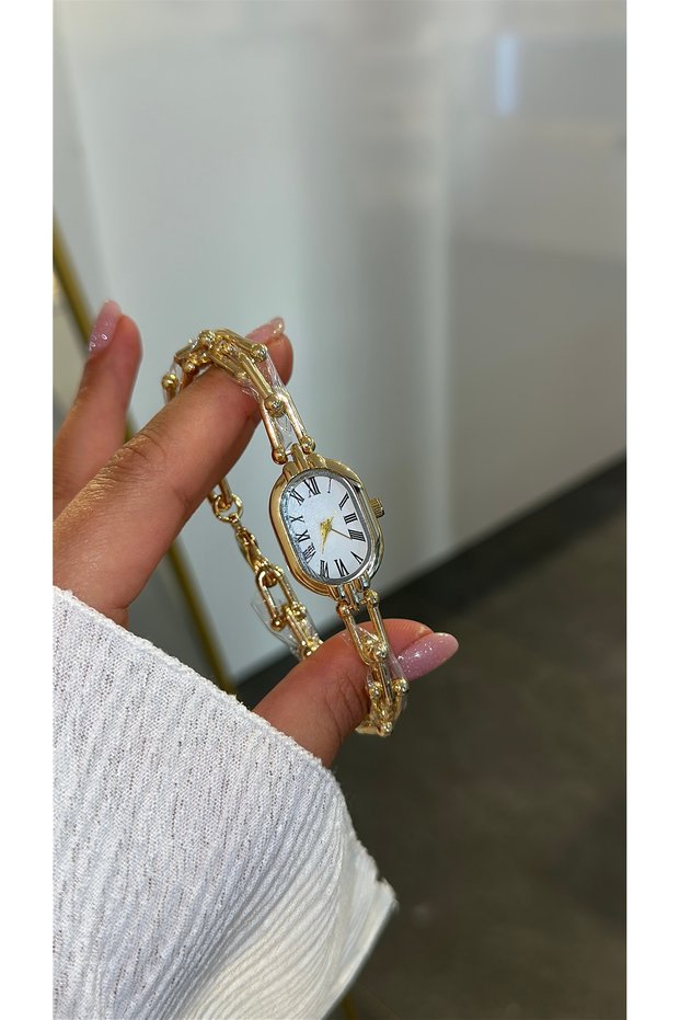 Luxury Oval Dial Gold Band Stainless Steel Women's Wristwatch with White Detail on the Inside