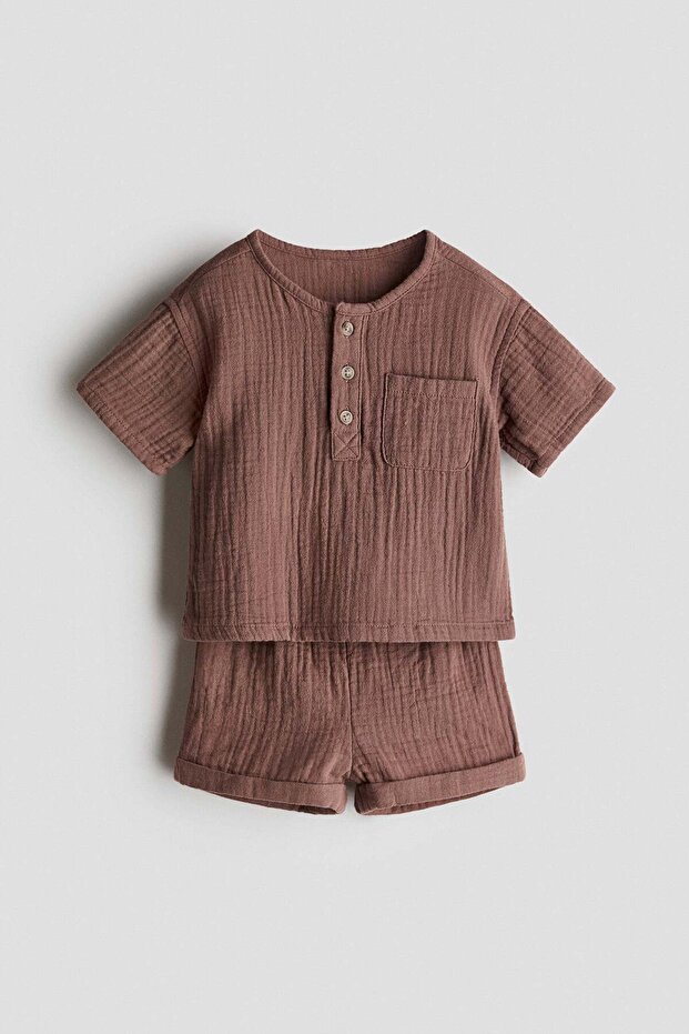 2-piece top and shorts set