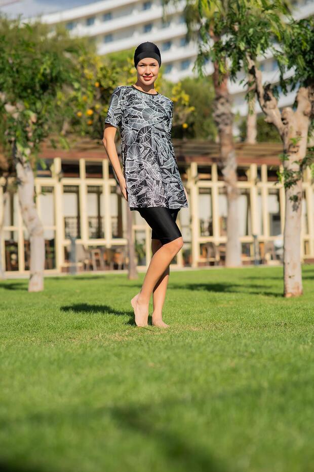 Women's Black Leaf Patterned Semi-Tesettür Swimsuit – Short Sleeve with Tights C3T5N2O52-2