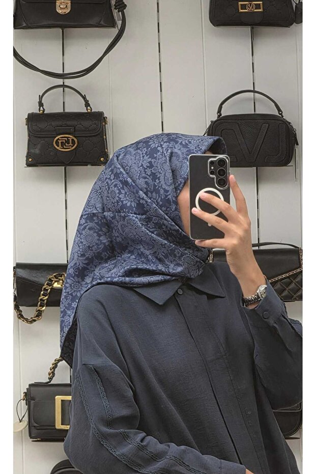 وشاح نسائي