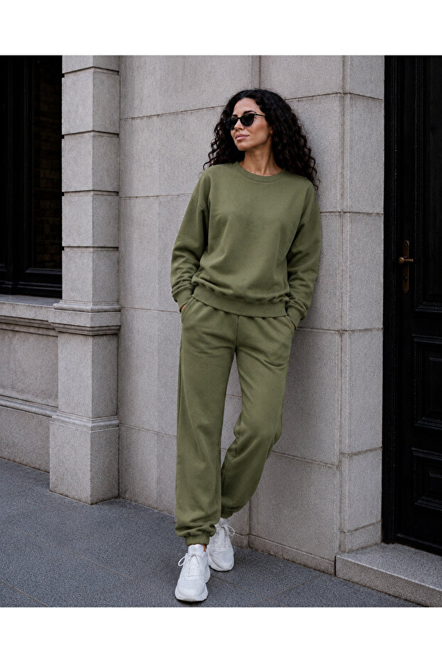 Women's 3 Thread Non-Threaded Crew Neck Sweatshirt & Jogger Sweatpants Set